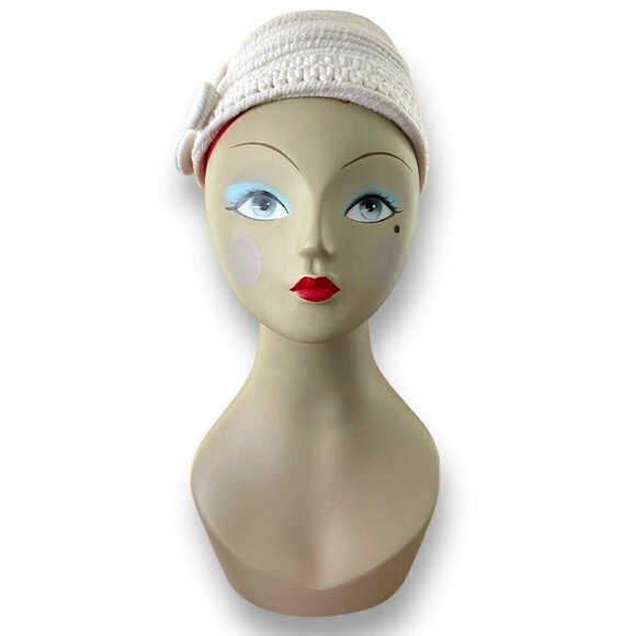 Vintage 1940s Everitt Needlepoint Womens White Beehive Tilt Hat Sculpted Toque